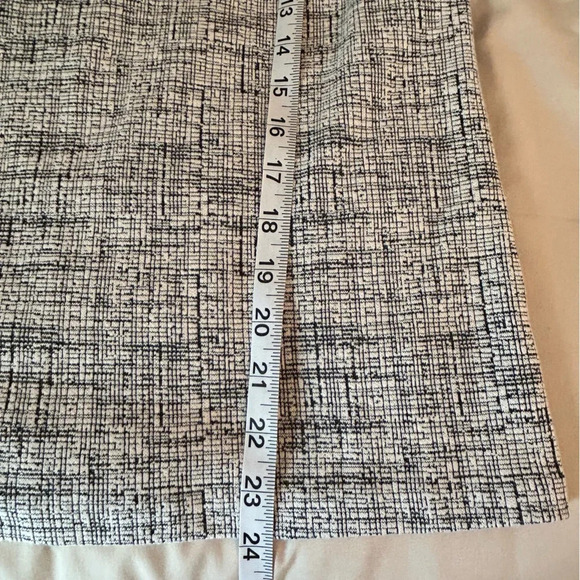 Talbots Womens Med Petite 3/4 Bell Sleeve Black White Geometric Print Blouse Top - Picture 7 of 7